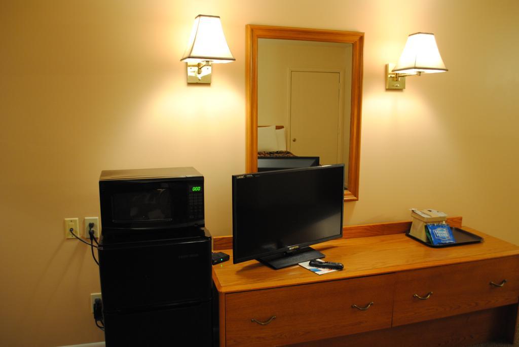 Camp Inn Lodge Oscoda Room photo